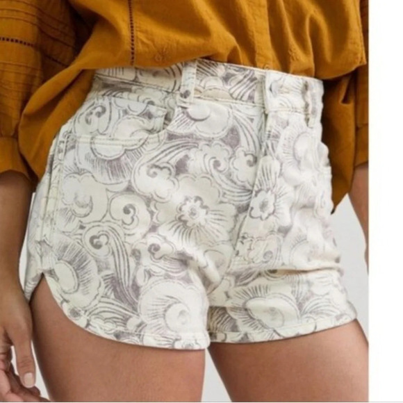 Pilcro denim shorts high rise floral curve tulip hem Anthropologie boho beige - Picture 1 of 5